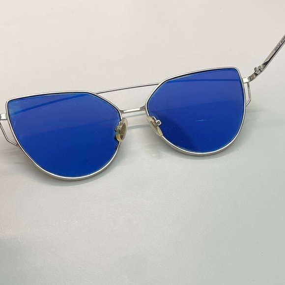 Gentle Monster Love punch Silver tone cat eye mirrored Col.2 Sunglasses - Picture 6 of 11